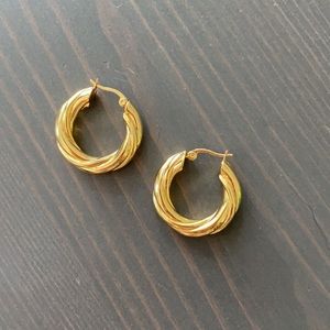 Brand new gold 1 inch hoop earrings